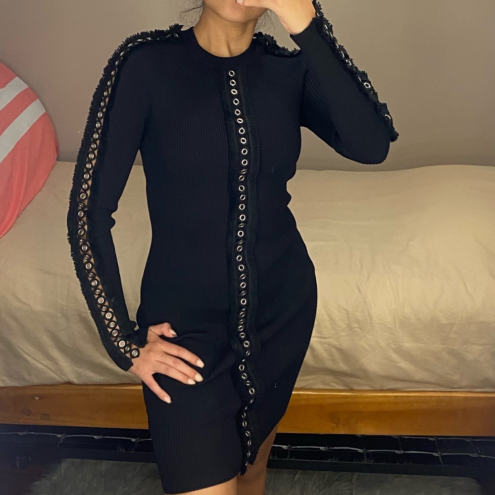 black bodycon dress